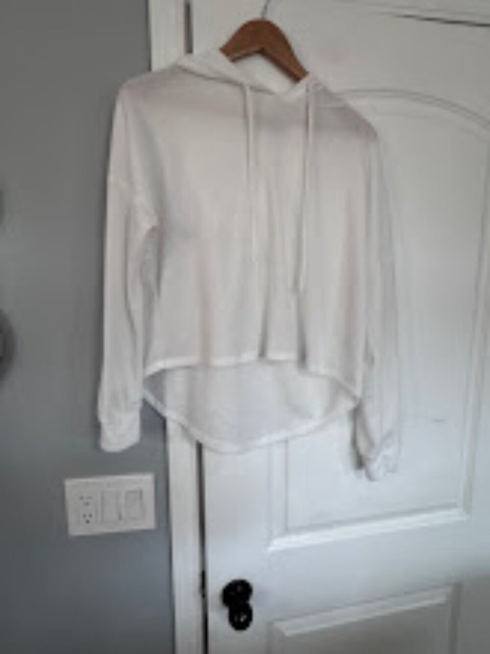 🤍 White  Hooded Long Sleeved T Shirt Size Medium